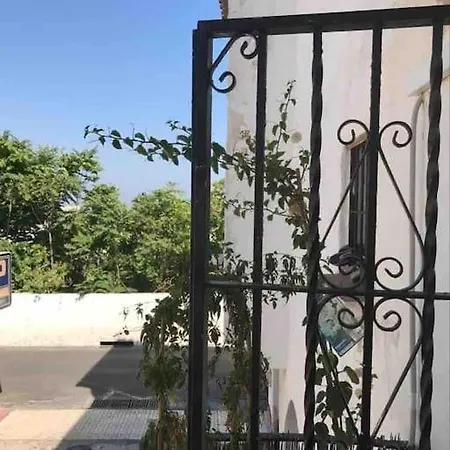 Beautiful Spanish In Apartament *